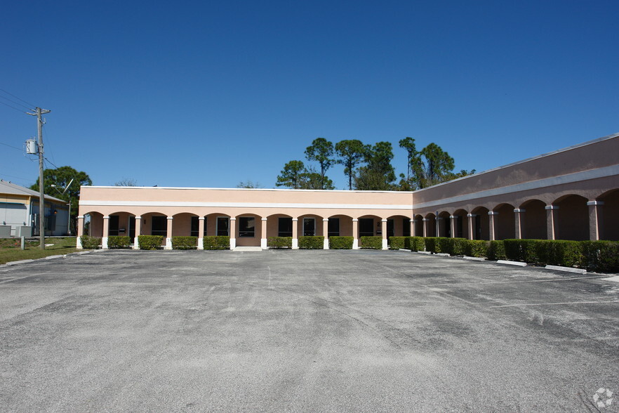 3233-3257 SE Salerno Rd, Stuart, FL for lease - Building Photo - Image 3 of 13