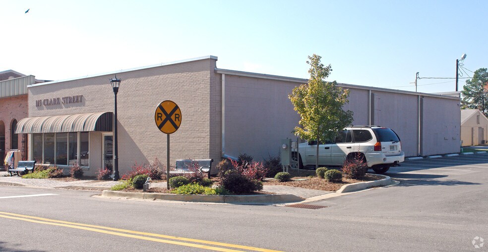 115 Clark St, Chapin, SC for sale - Primary Photo - Image 1 of 1