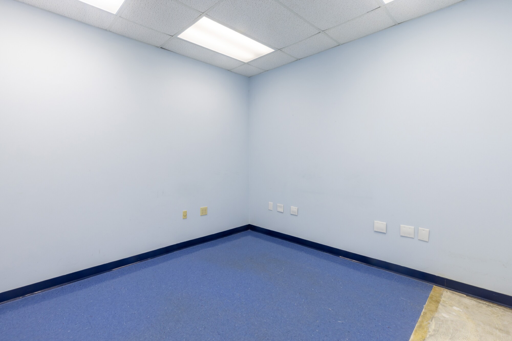 Suite J Interior Photo 8