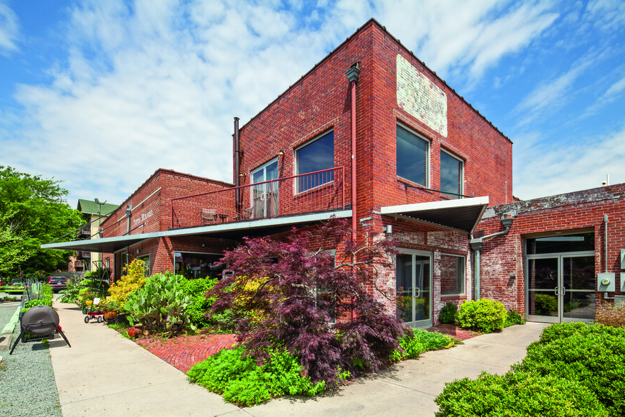 106 S Greensboro St, Carrboro, NC for lease - Building Photo - Image 1 of 5