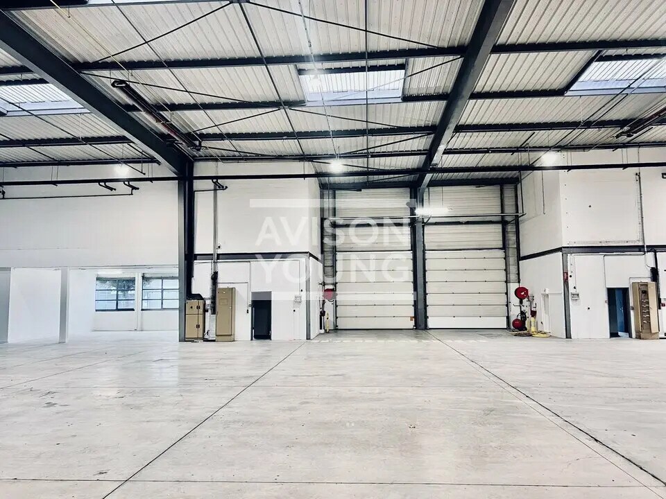 Flex in La Courneuve for lease Interior Photo- Image 1 of 7