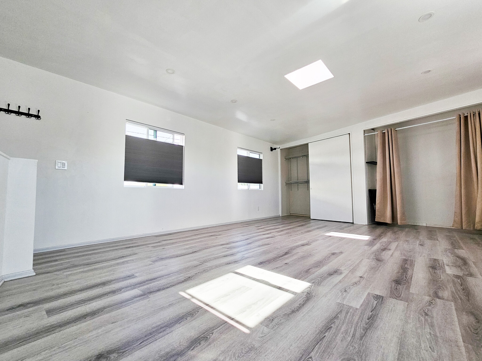 1746 Abbot Kinney Blvd, Venice, CA for lease Interior Photo- Image 1 of 5