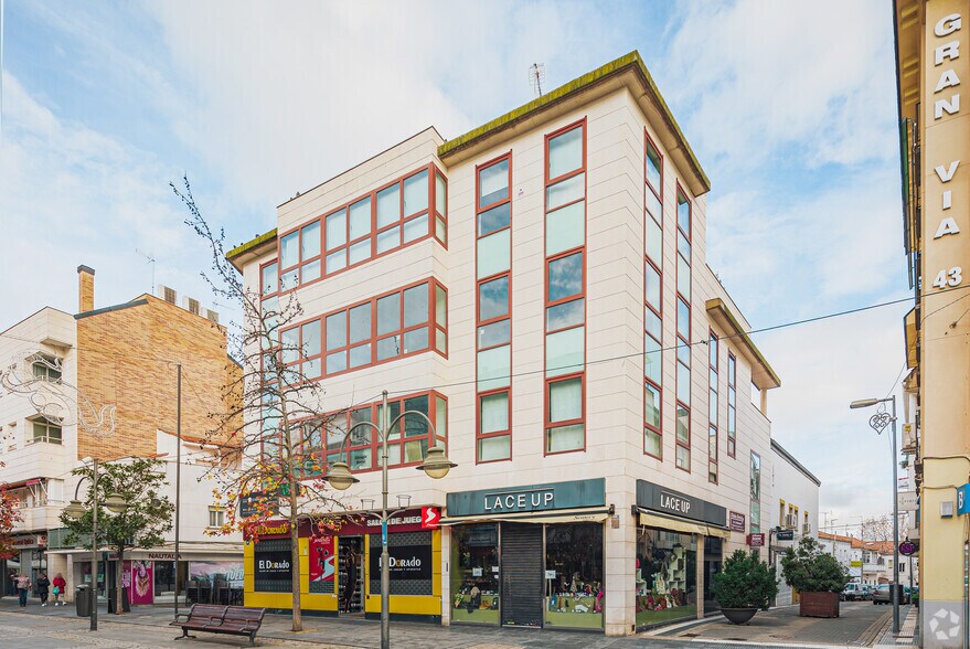 Calle Gran Vía, 37, Majadahonda, Madrid for lease - Building Photo - Image 2 of 4