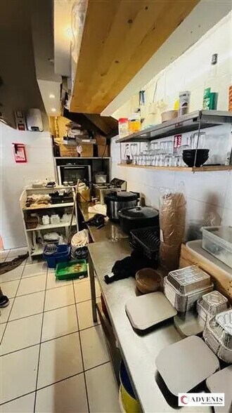 Retail in Bordeaux for lease - Interior Photo - Image 2 of 5