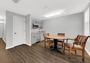 1624 W Colonial Pky, Palatine, IL for lease Interior Photo- Image 2 of 3