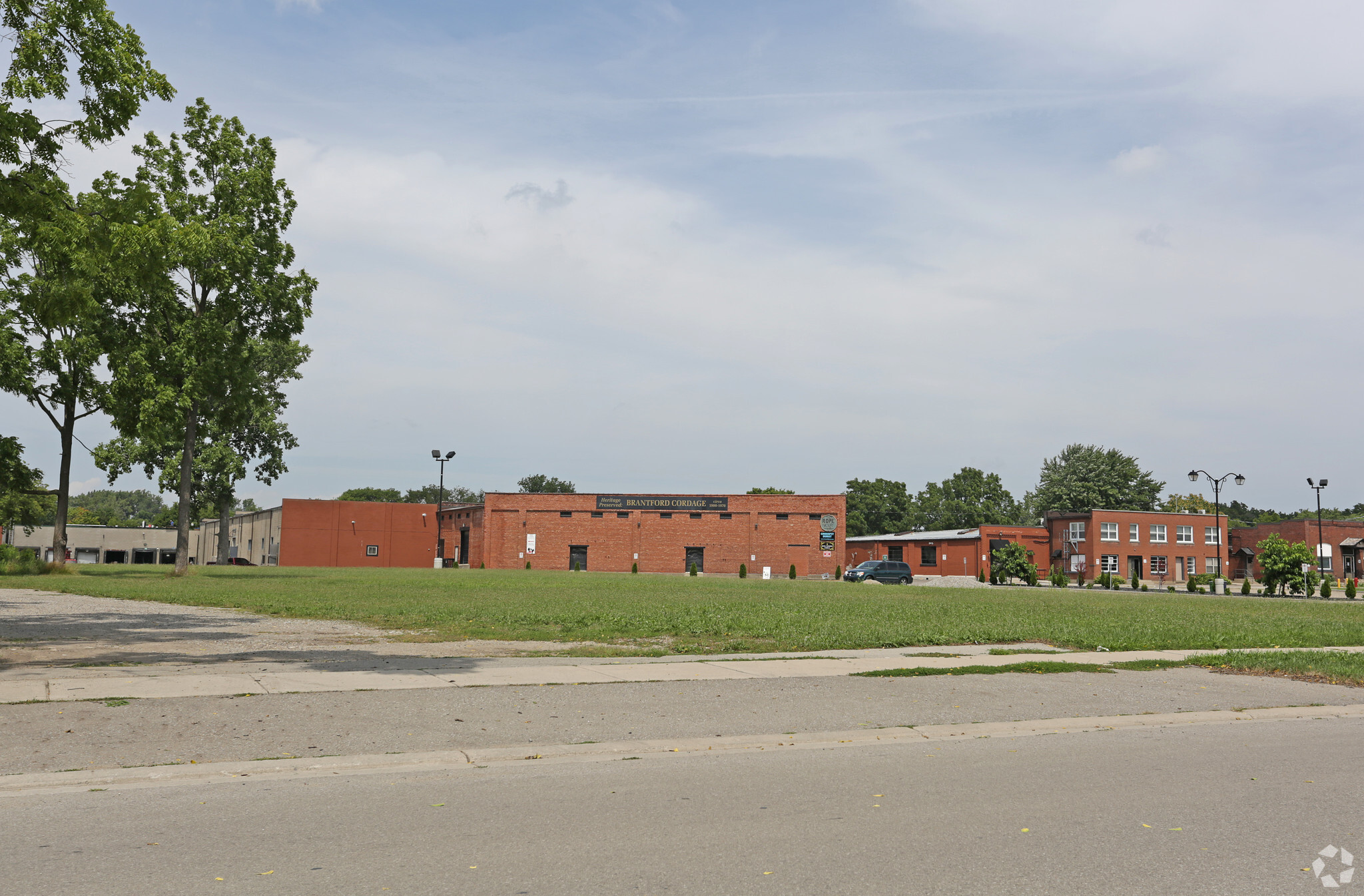 111 Sherwood Dr, Brantford, ON for sale Primary Photo- Image 1 of 4