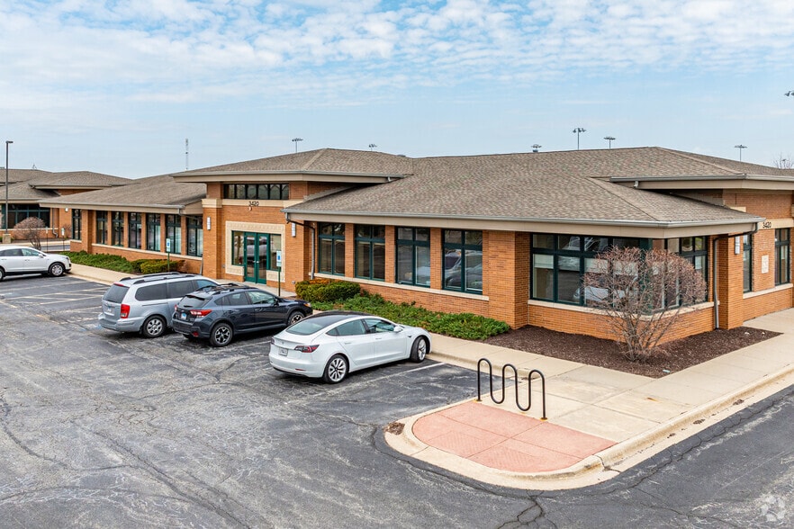 3420 Lacrosse Ln, Naperville, IL for lease - Building Photo - Image 3 of 11
