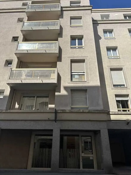 Office in Fontaines-sur-Saône for sale - Building Photo - Image 2 of 8