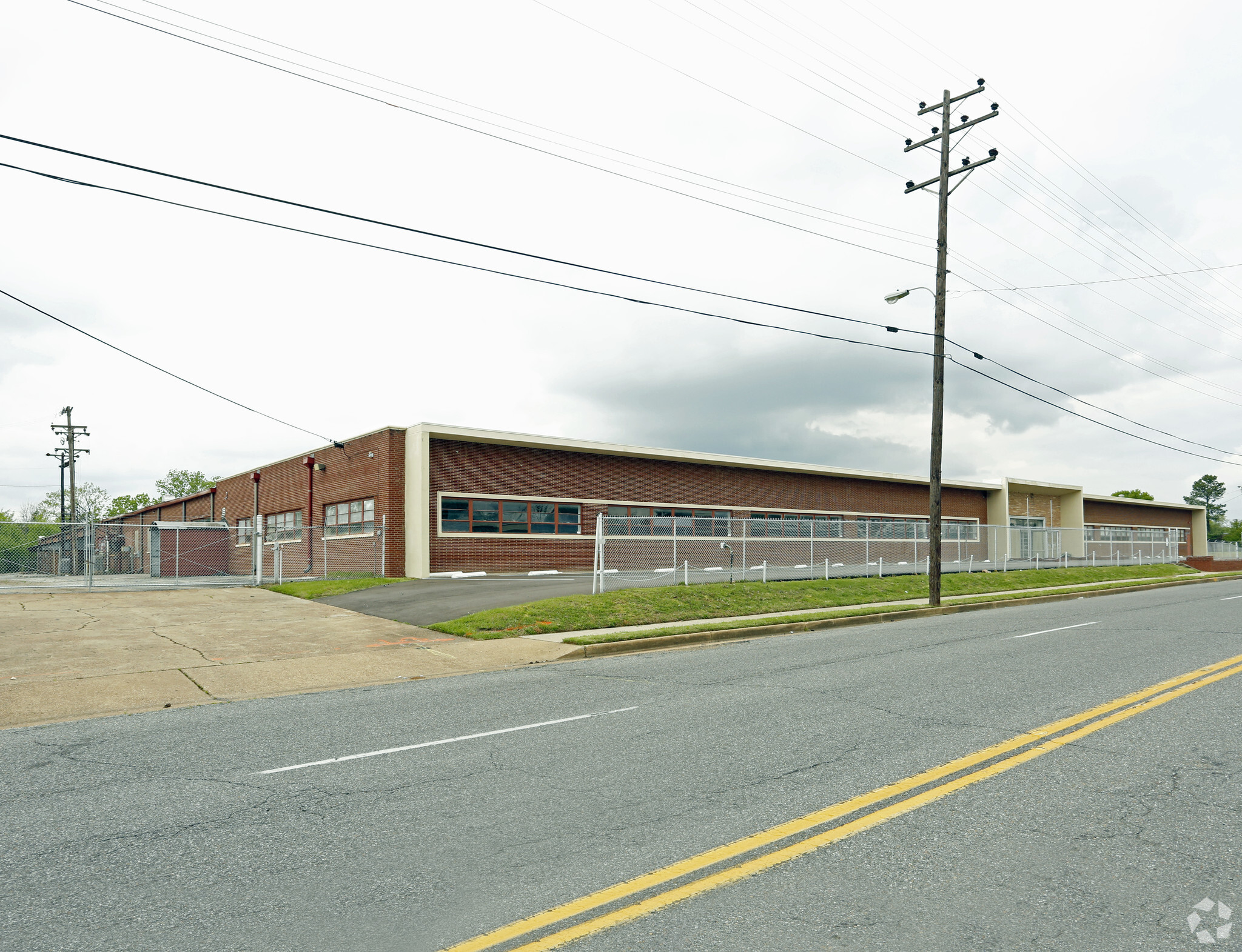 1975 Latham St, Memphis, TN for sale Primary Photo- Image 1 of 5