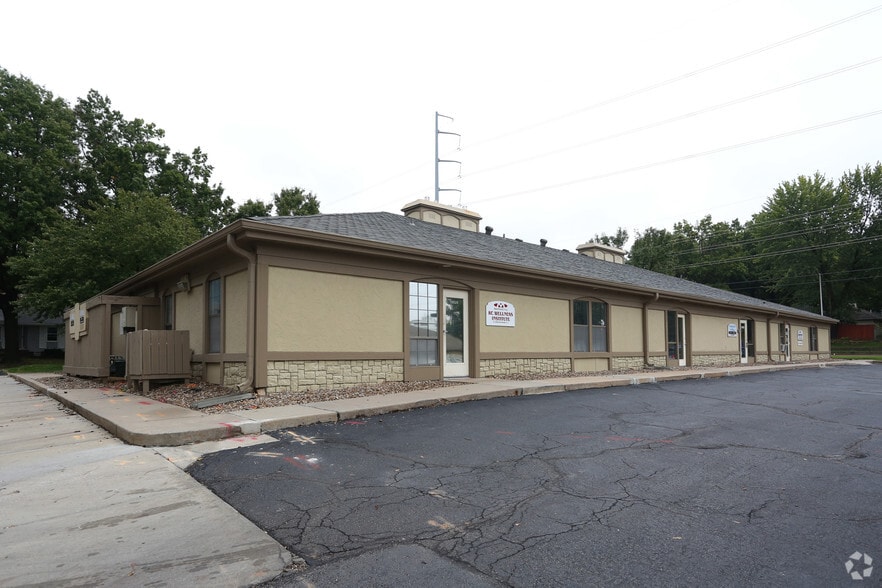 10600-10628 W 87th St, Overland Park, KS for lease - Primary Photo - Image 1 of 17