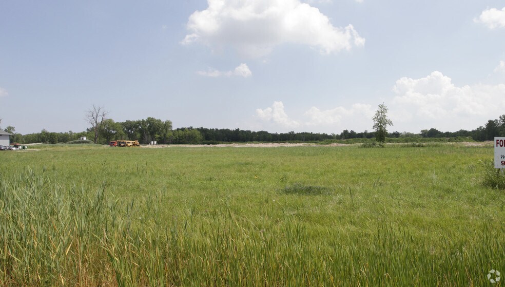 1300-1700 E Deerfield Ave, Howard, WI for sale - Primary Photo - Image 1 of 1