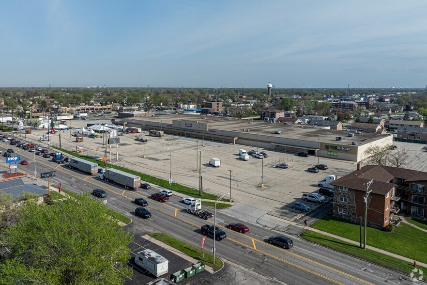 7325-7333 W 79th St, Bridgeview, IL for lease - Building Photo - Image 2 of 3