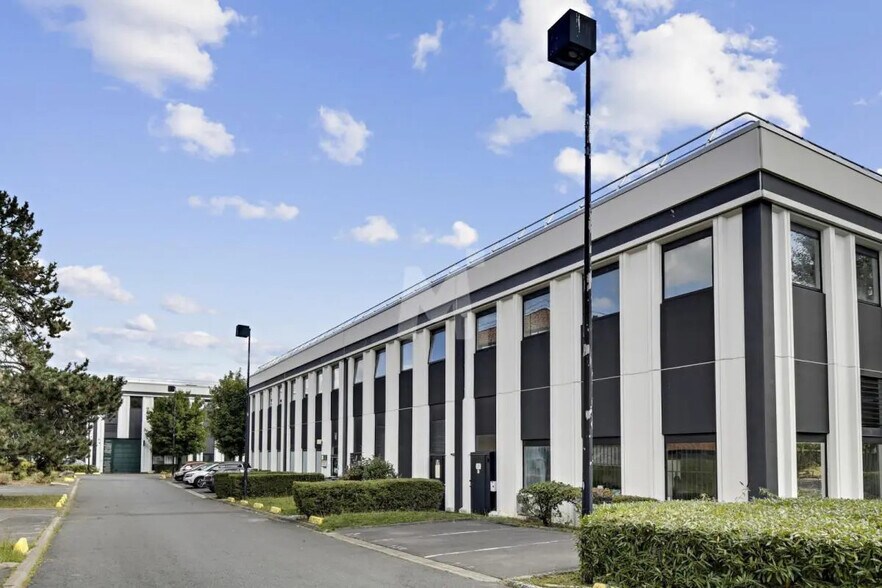 Office in Verrières-le-Buisson for lease - Building Photo - Image 1 of 11