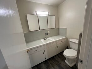 1116 W 24th St, Los Angeles, CA for lease Interior Photo- Image 2 of 10