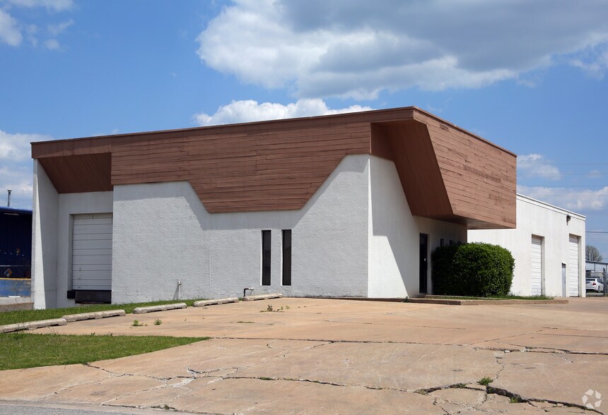 1821 N 106th Ave, Tulsa, OK for lease - Primary Photo - Image 1 of 3