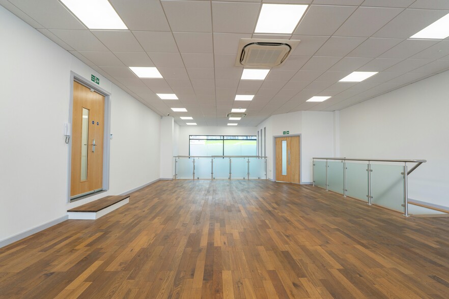 96-101 Queens Rd, Brighton for lease - Building Photo - Image 3 of 42
