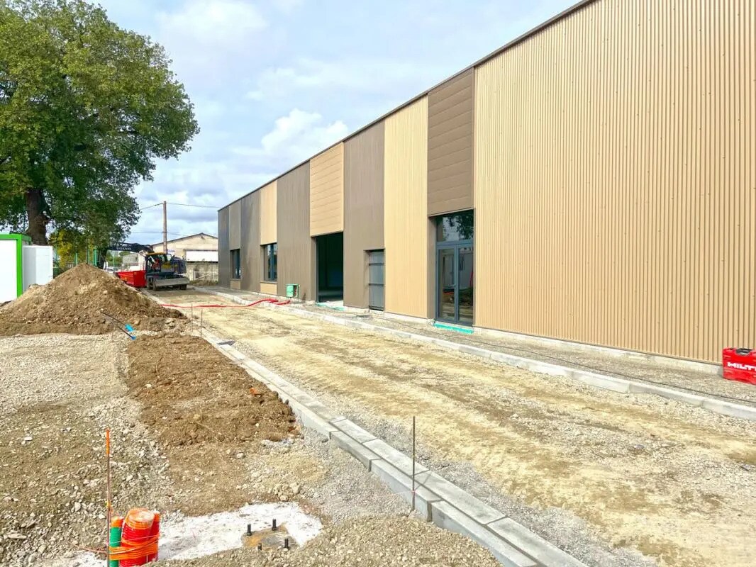 Retail in Merville for lease Construction Photo- Image 1 of 4