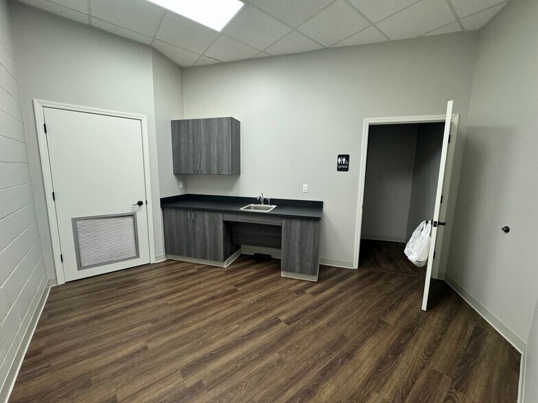 249 N College Rd, Lafayette, LA for lease - Building Photo - Image 2 of 8