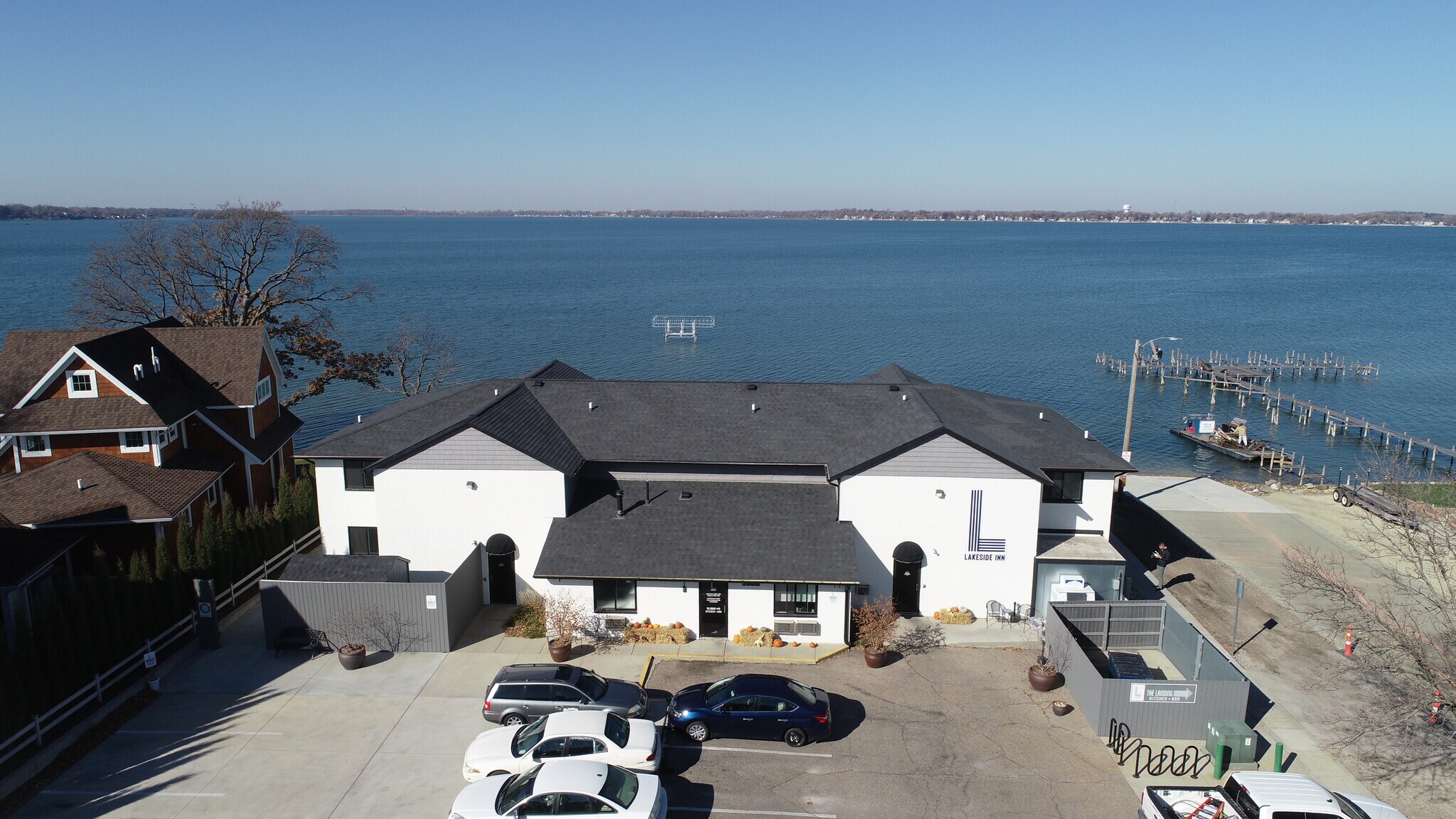 1603 S Shore Dr, Clear Lake, IA 50428 Lakeside Inn