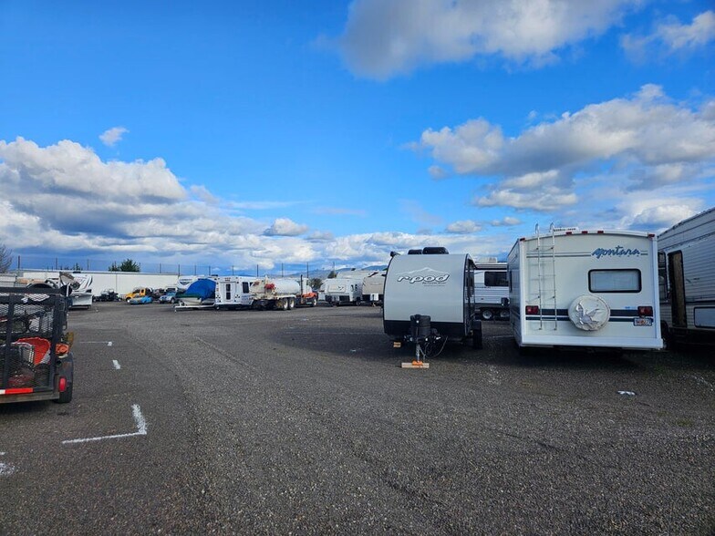 700 Dutton Rd, White City, OR for sale - Building Photo - Image 2 of 13