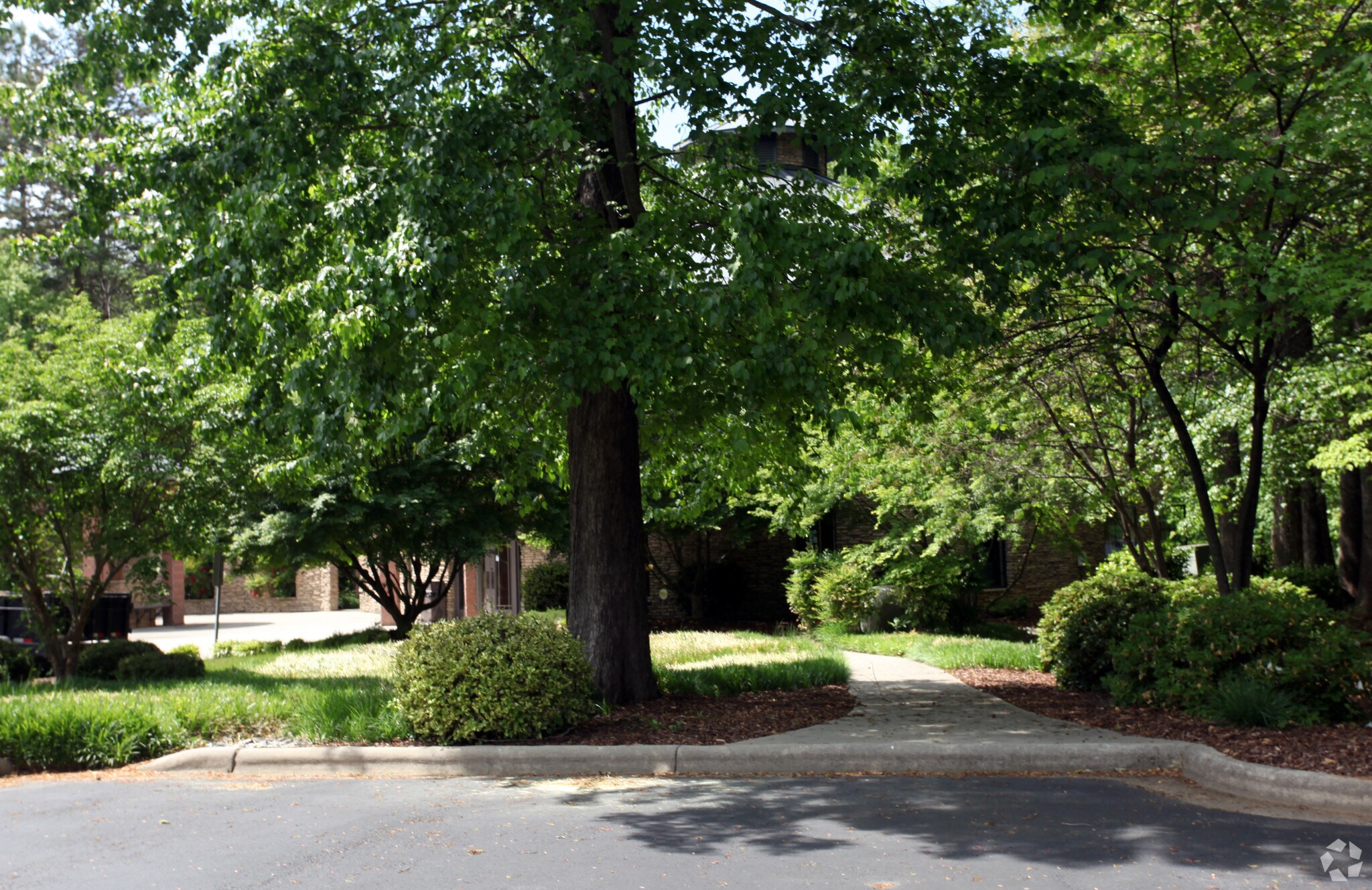 1813 Eastchester Dr, High Point, NC for lease Primary Photo- Image 1 of 3
