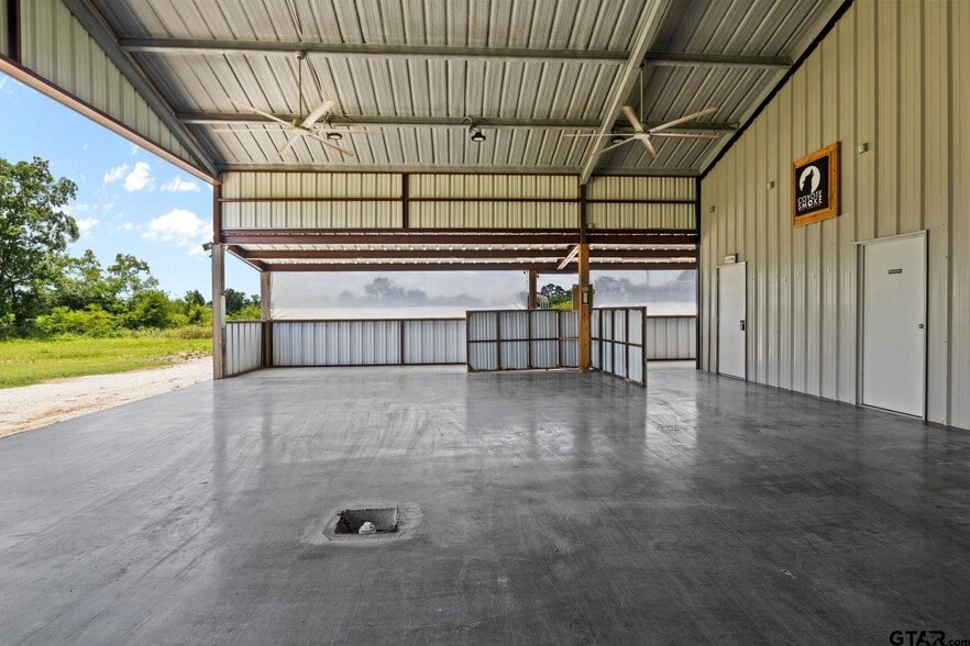 908 W Broadway St, Winnsboro, TX for sale - Interior Photo - Image 3 of 29