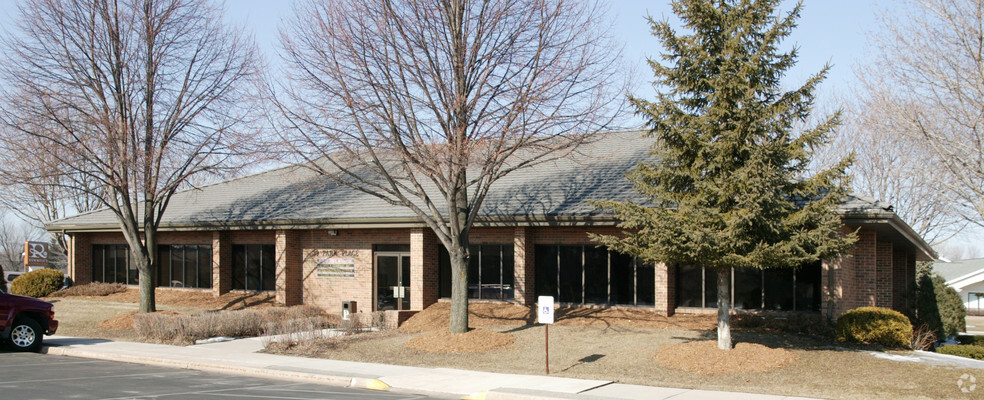 47 Park Pl, Grand Chute, WI for lease - Building Photo - Image 3 of 8