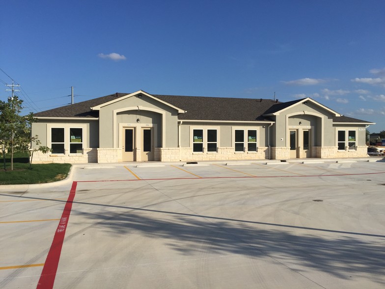 1996 Schertz Pky, Schertz, TX for lease - Building Photo - Image 1 of 22