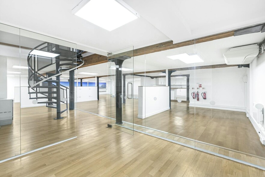 Maidstone Building Mews, London for sale - Interior Photo - Image 2 of 24