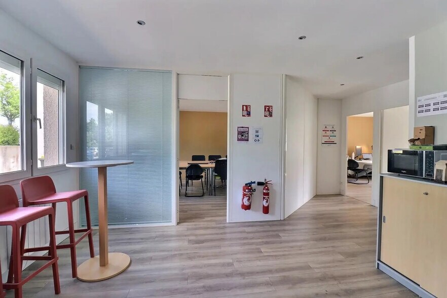 4 Boulevard Etivallière, Saint-Étienne for lease - Interior Photo - Image 1 of 15