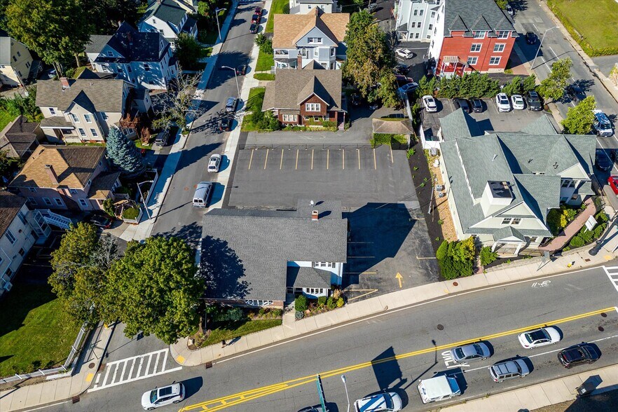 52 Highland St, Worcester, MA 01609