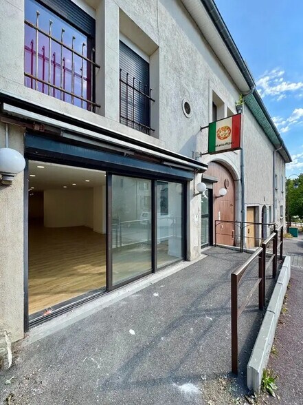Retail in Vandoeuvre-les-Nancy for lease - Building Photo - Image 2 of 7