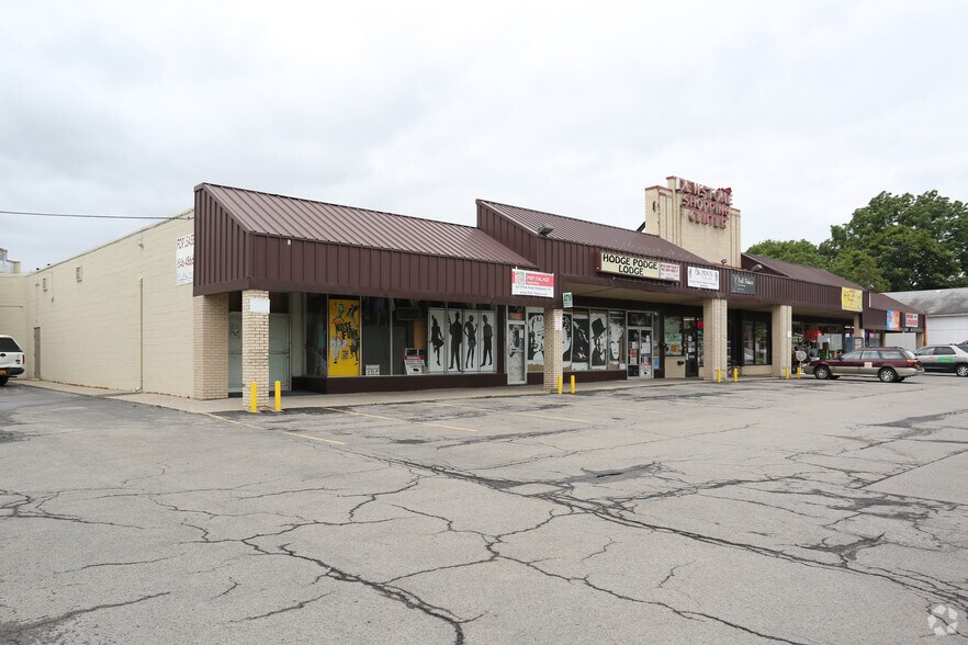 579 Stone Rd, Greece, NY 14616