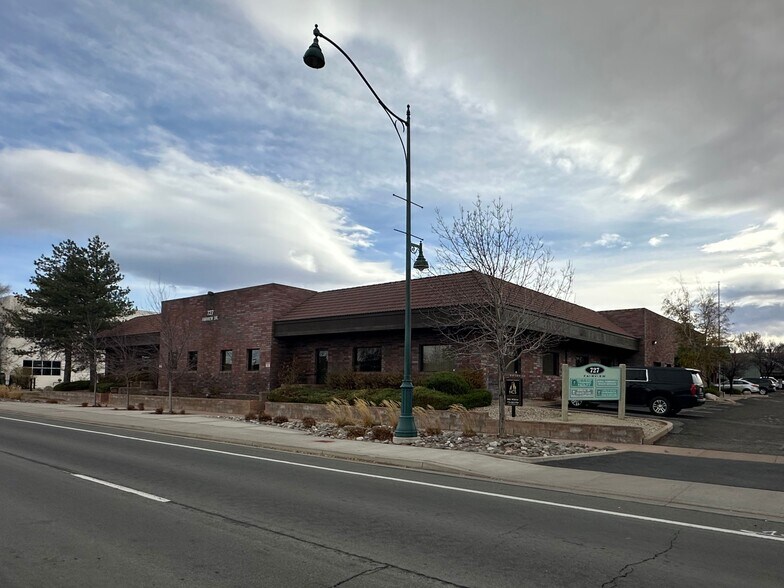 727 Fairview Dr, Carson City, NV for lease - Building Photo - Image 2 of 11