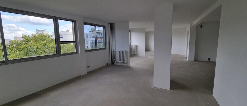 Office in Paris for lease - Building Photo - Image 1 of 11