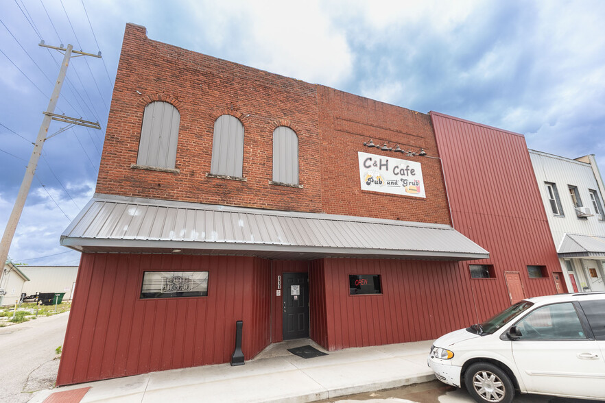 101 E Coates St, Moberly, MO 65270 - C & H Pub & Grub | LoopNet