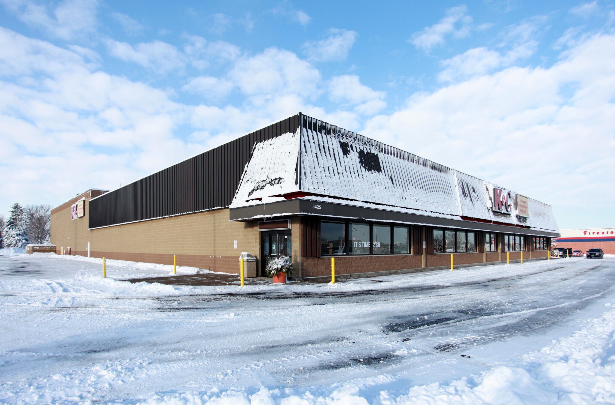 5425 N Xerxes Ave, Brooklyn Center, MN for sale Primary Photo- Image 1 of 1