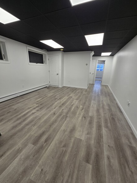 133 Cortland St, Lindenhurst, NY for lease - Interior Photo - Image 3 of 6