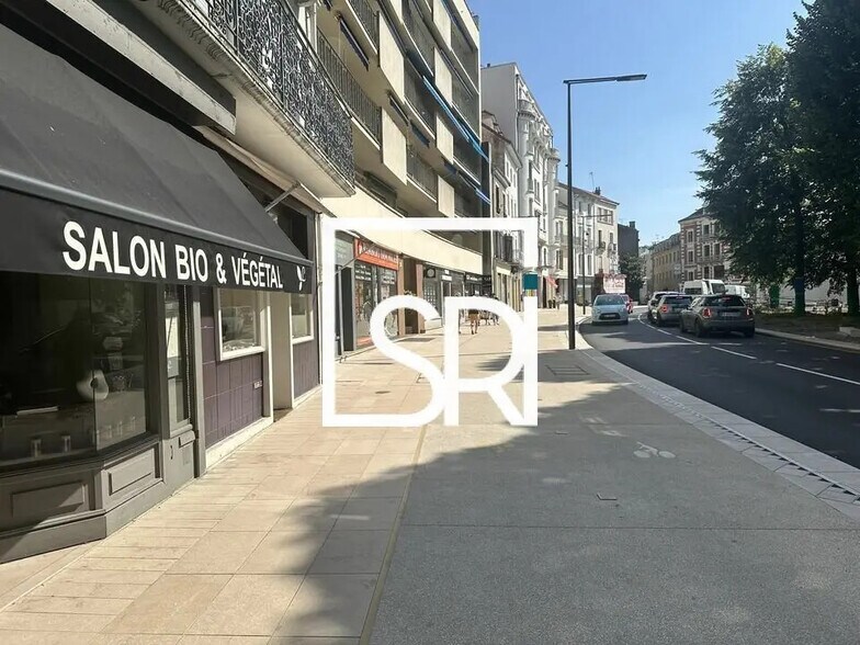 Retail in Vichy for lease - Building Photo - Image 3 of 12
