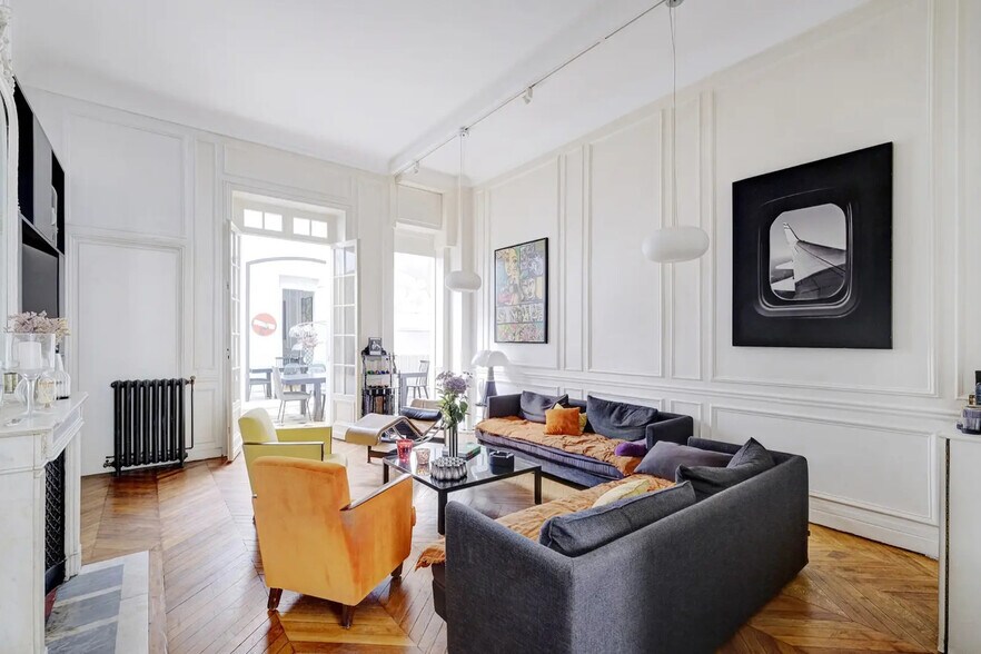 3 Place Du Général Catroux, Paris for sale - Interior Photo - Image 1 of 8