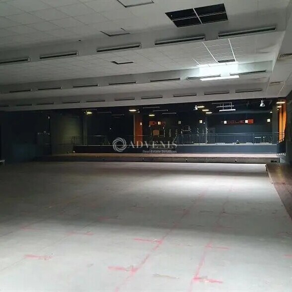 Flex in Carquefou for lease - Interior Photo - Image 3 of 4