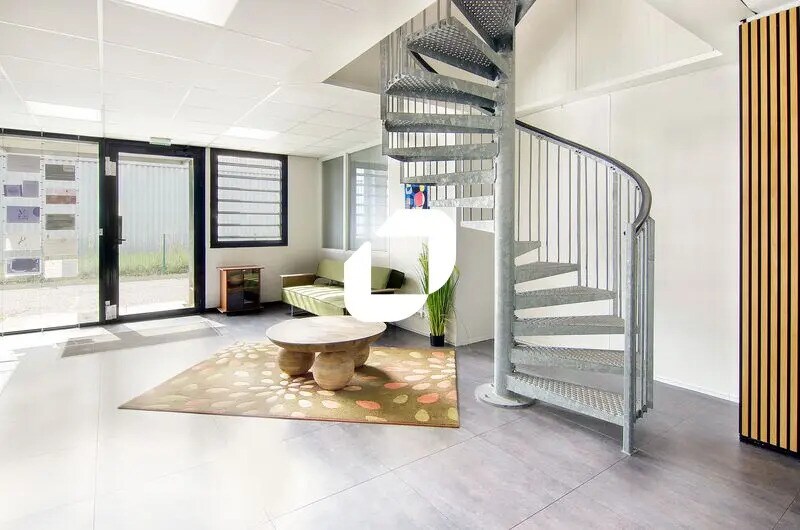 Office in Cenon for lease - Interior Photo - Image 2 of 6