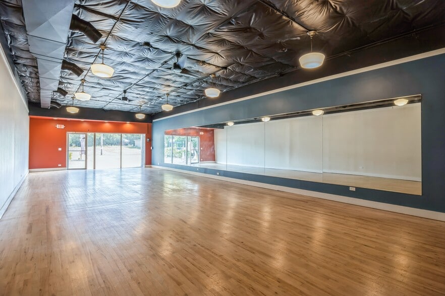 207 W Northwest Hwy, Barrington, IL for lease - Interior Photo - Image 3 of 8
