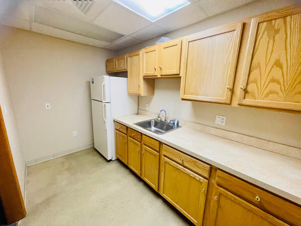 5256 Stiles Rd, Salem, NH 03079 Medical for Lease