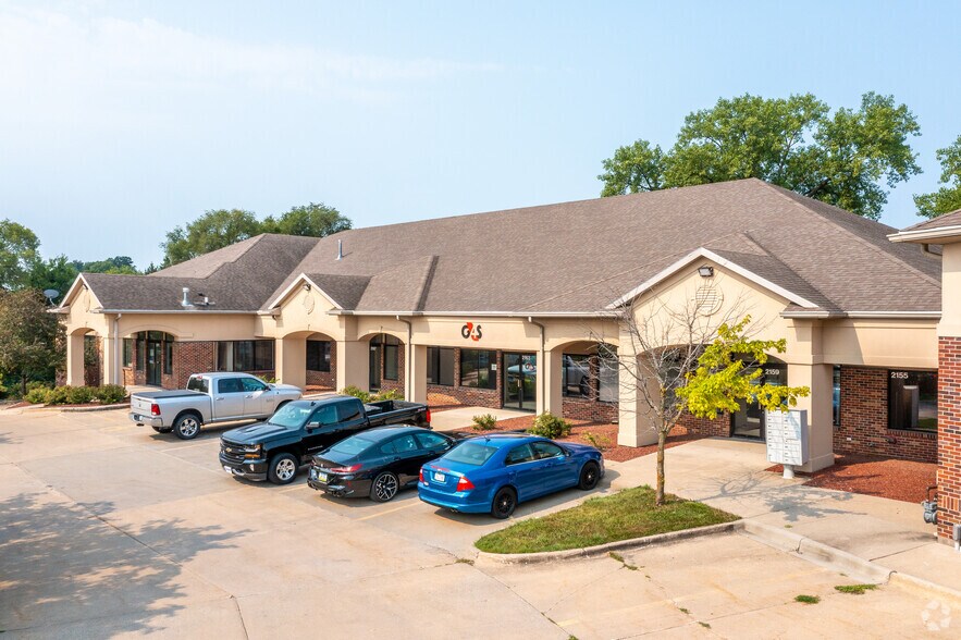 2171 Grand Ave, West Des Moines, IA 50265 Grand Woods Plaza