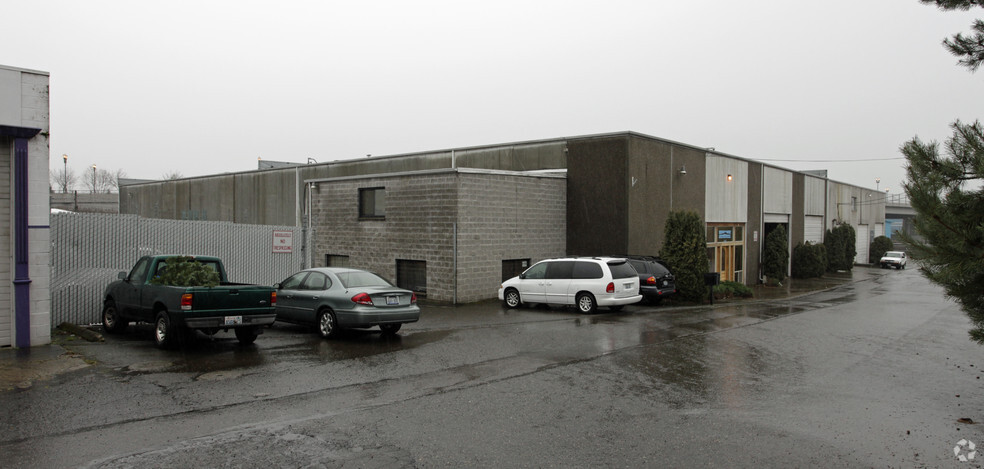 1305 W 17th St, Vancouver, WA for lease - Building Photo - Image 3 of 4