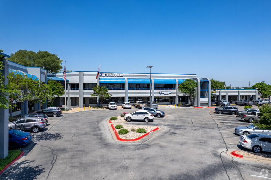 911 Anderson Ln W, Austin, TX for lease - Building Photo - Image 1 of 7