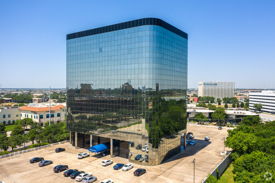 1349 Empire Central Dr, Dallas, TX for lease - Building Photo - Image 1 of 12