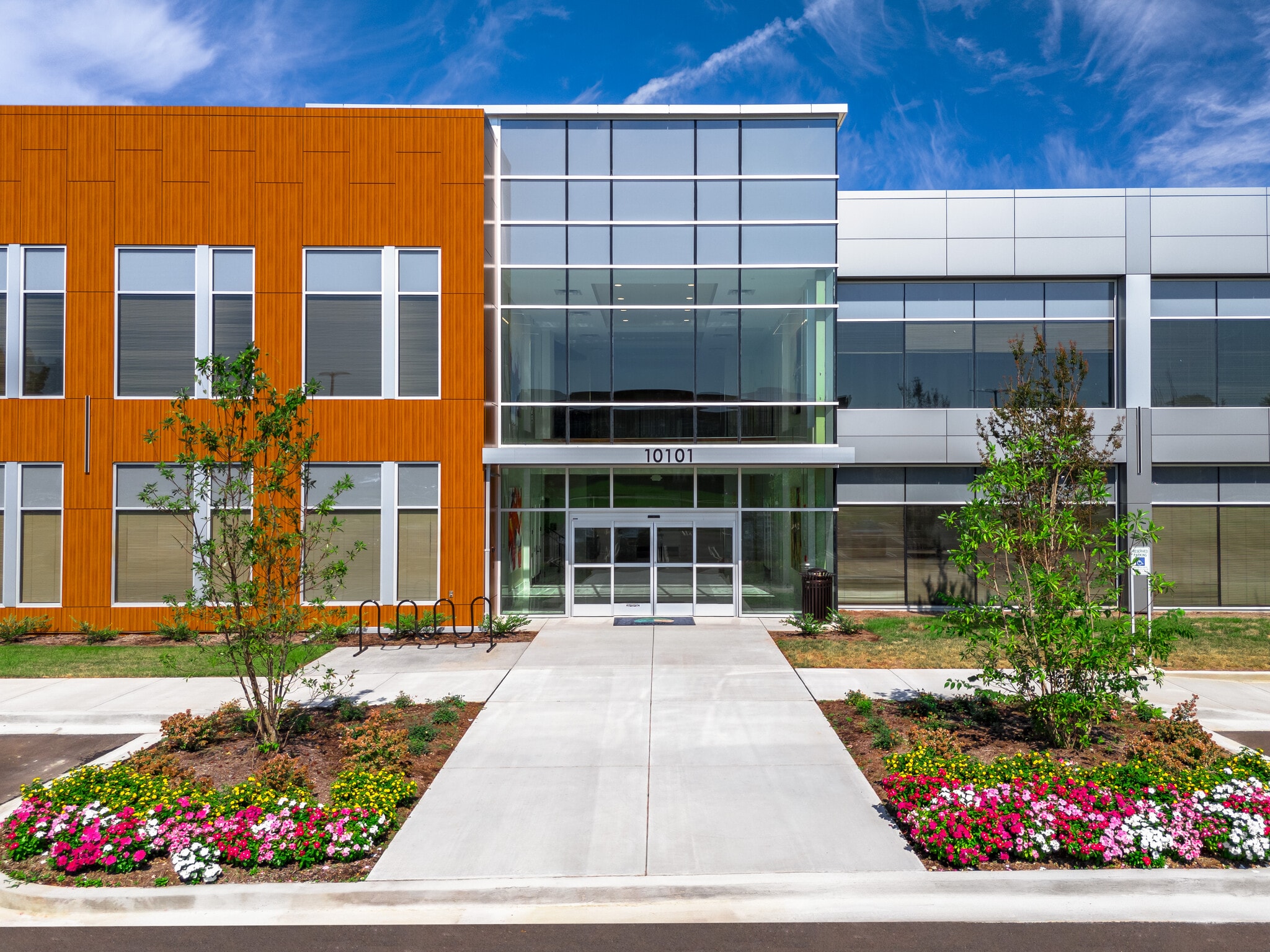 10101 Global Way, Knoxville, TN for lease Building Photo- Image 1 of 4