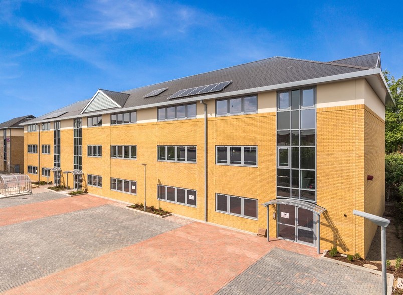 Southern Gate, Chichester for lease - Primary Photo - Image 1 of 1